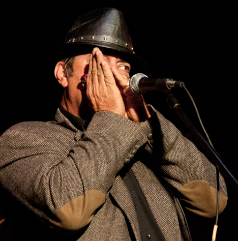 _JOE1350 One eyed harmonica player