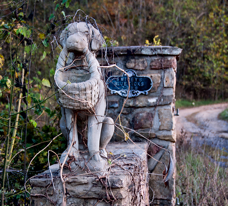 _JOE2695 dog statue