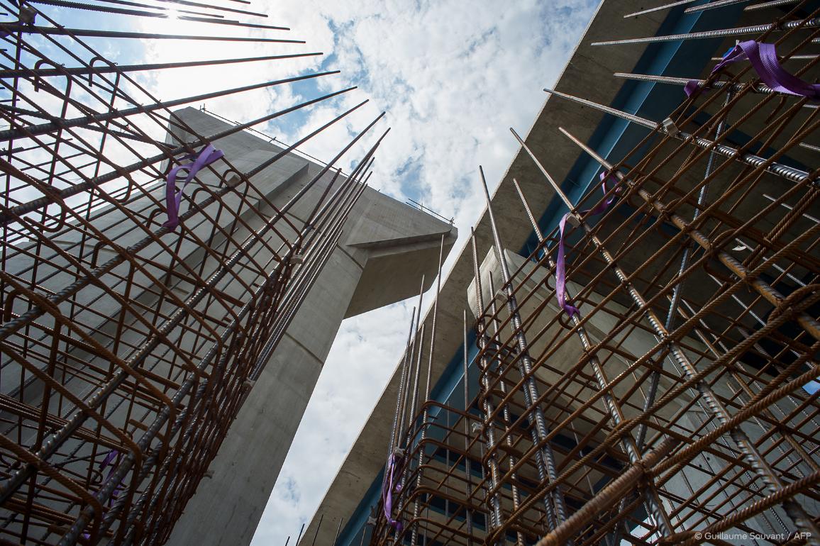 Cconstruction site of the doubling viaduc of the highway A85 near Langeais. The 653-metre long viaduc, supported by piles, some of them more than 20 metres high, is composed of 11 bays.