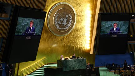 Le président Emmanuel Macron s'exprime devant l'Assemblée générale de l'ONU à New York (Etats-Unis), le 22 septembre 2025. (ANGELA WEISS / AFP)