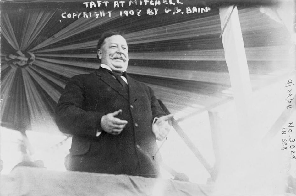 https://commons.wikimedia.org/wiki/File:Taft_at_Mitchell.jpg