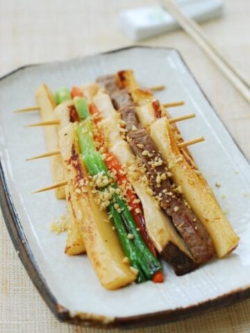 skewered rice cake with beef and vegetables