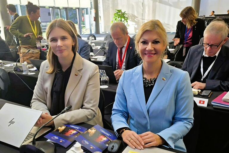 Seimo delegacijos Frankofonijos Parlamentinės Asamblėjos pirmininkė Violeta Turauskaitė ir narė Jurgita Šukevičienė dalyvauja Europos regiono plenarinėje sesijoje Andoroje. Tarptautinių ryšių skyriaus nuotr.