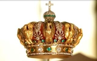 Λούβρο: Ενα πεσμένο στέμμα, ένα κίτρινο γιλέκο και 2 σενάρια για την κλοπή των 7 λεπτών