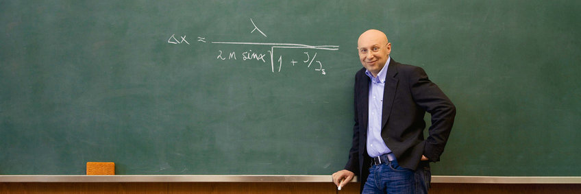 This is Stefan Hell, one of our 31 Nobel laureates. His research, too, was supported by Major Donors. Image © Ansgar Pudenz Stefan Hell stands in front of a blackboard. On the board he has scribbled the formula for which he was awarded the Nobel Prize in Chemistry in 2014.