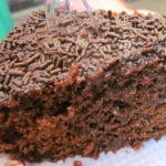 Bolo Brigadeiro, uma verdadeira tentação Receita de Bolo Brigadeiro