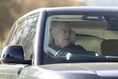 Le prince Andrew au volant de sa voiture dans le parc de Windsor, le 22 septembre 2025.