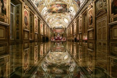La Galerie d’Apollon au Musée du Louvre, le 16 novembre 2004 après sa restauration