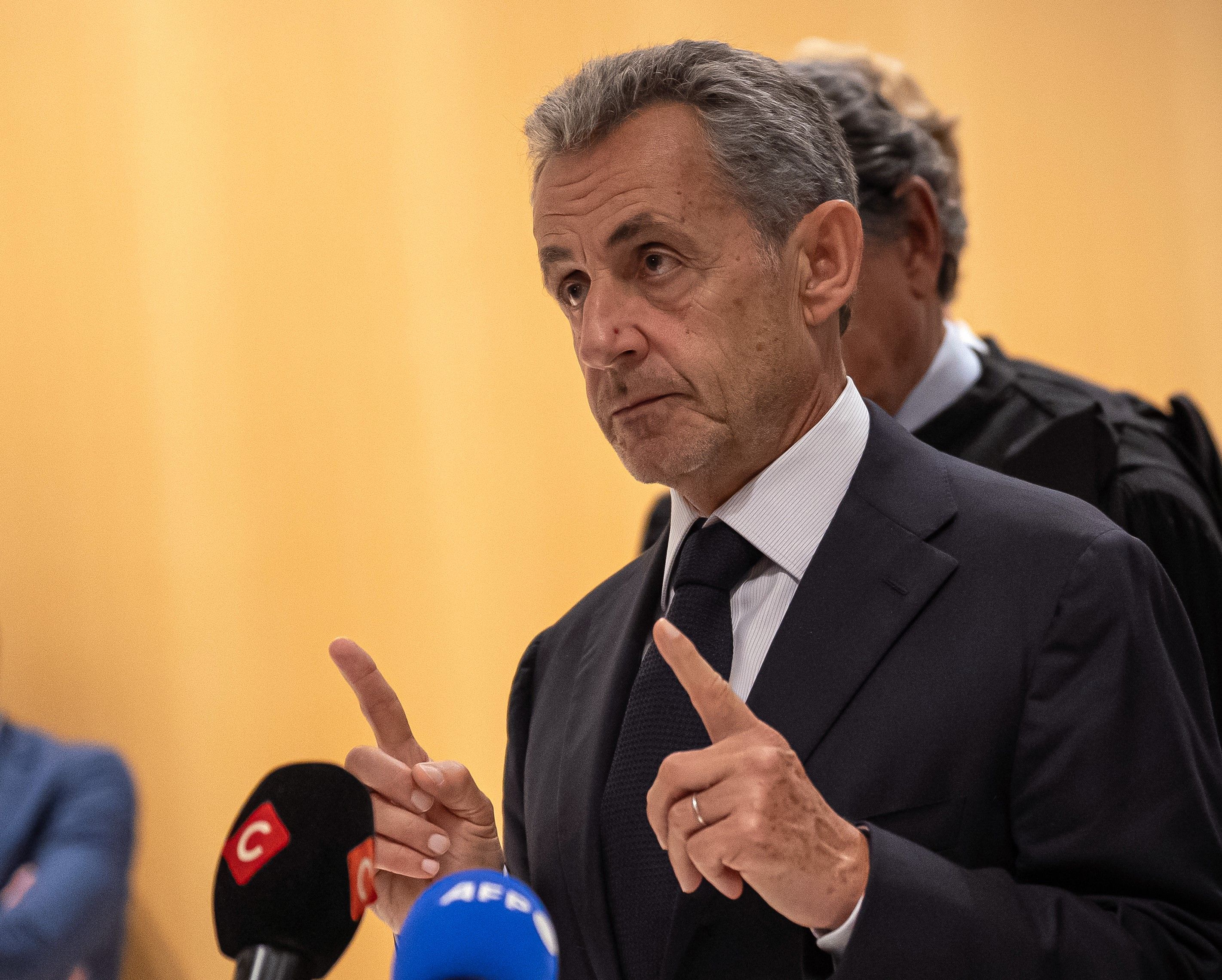 Nicolas Sarkozy à sa sortie de la salle du tribunal correctionnel de Paris ce jeudi 25 septembre 2025.