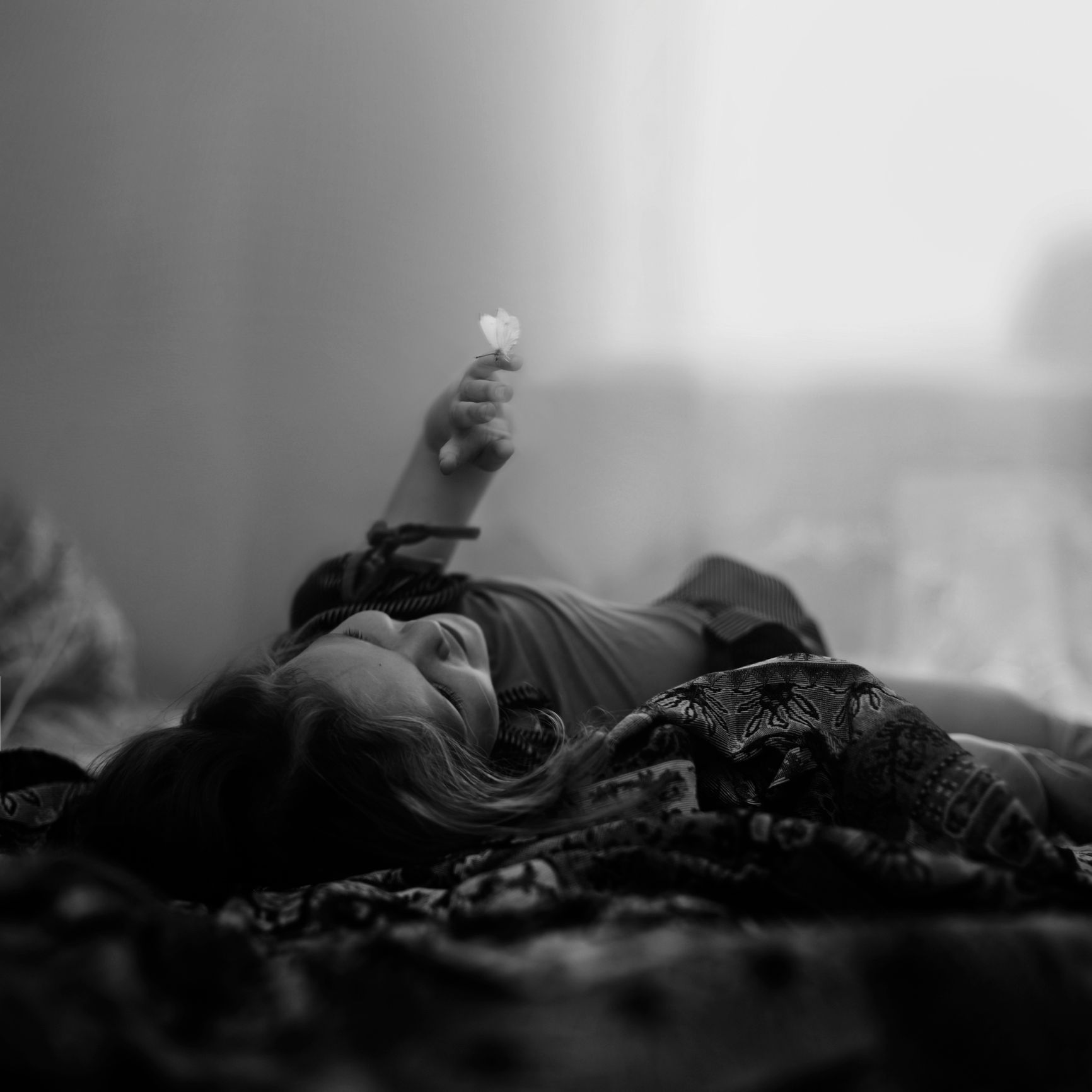 Un enfant au sol