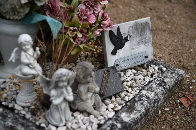 A la mémoire de la petite inconnue de l'A10 au cimetière de Suèvres 