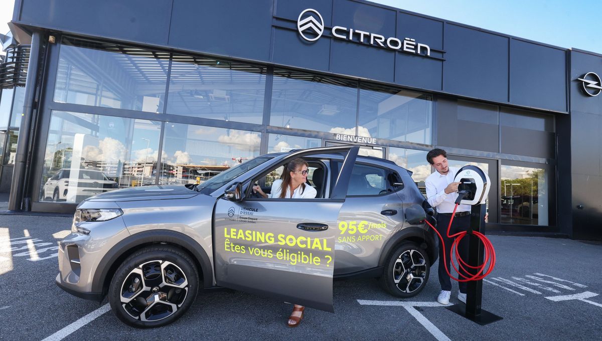 À partir de mardi 30 septembre, les ménages modestes peuvent bénéficier d'une voiture 100% électrique neuve à loyer modéré. Photo d'illustration ©Maxppp - PHOTOPQR/NICE MATIN