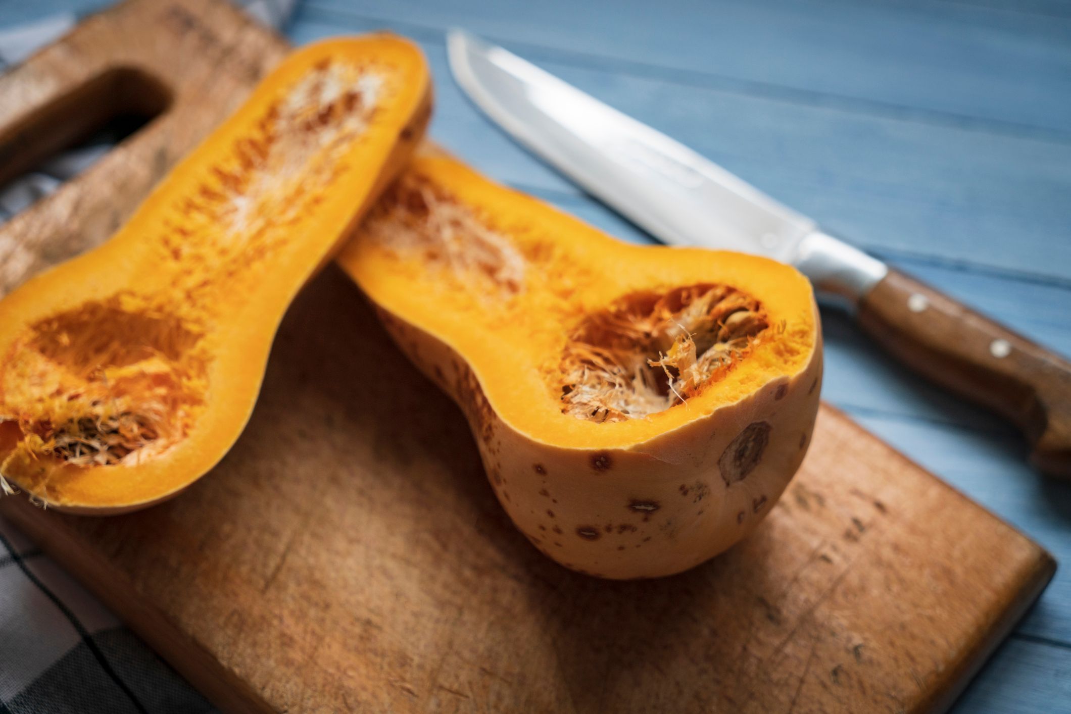 un butternut coupé en deux