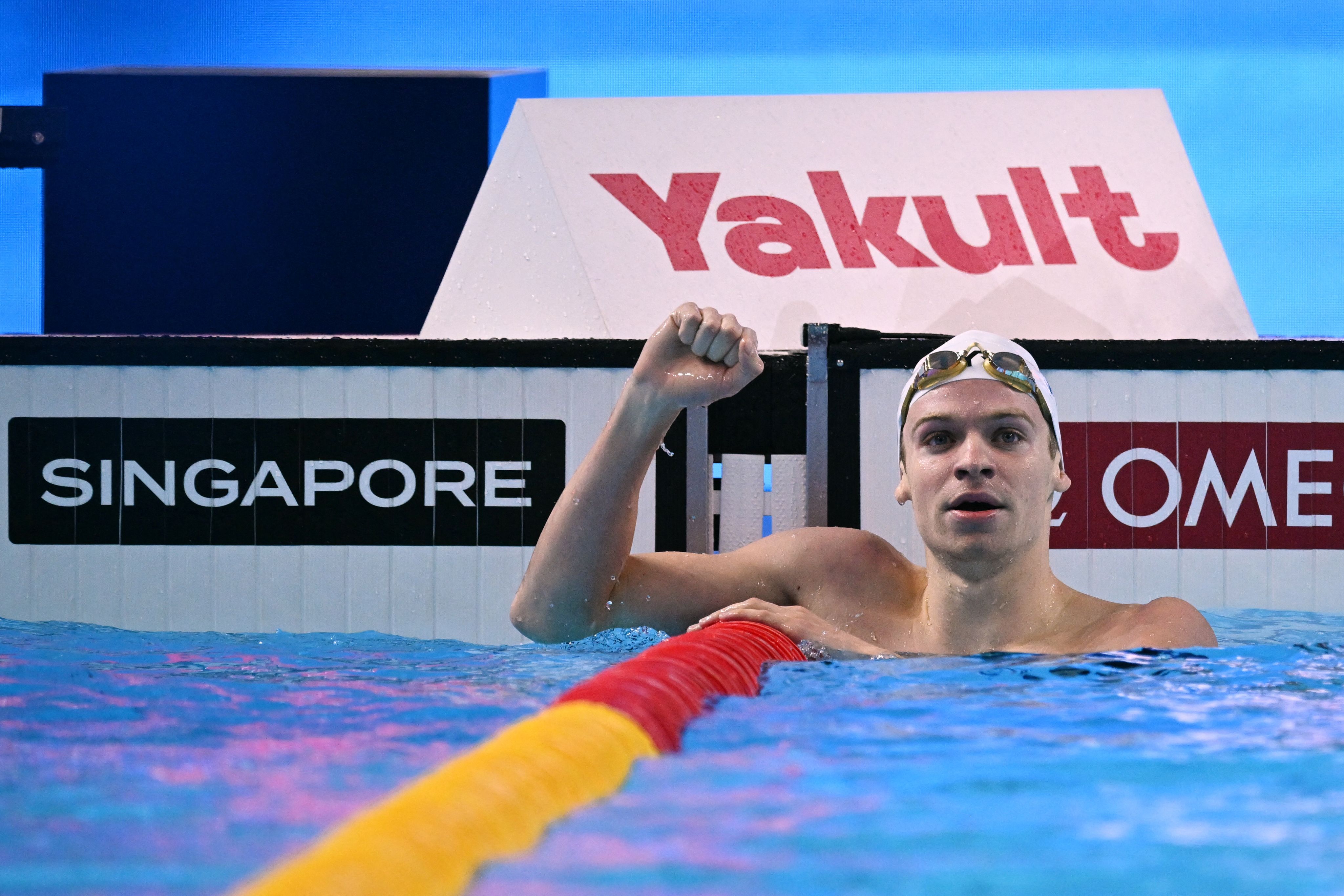 Léon Marchand champion du monde du 200 m quatre nages pour la troisième fois.