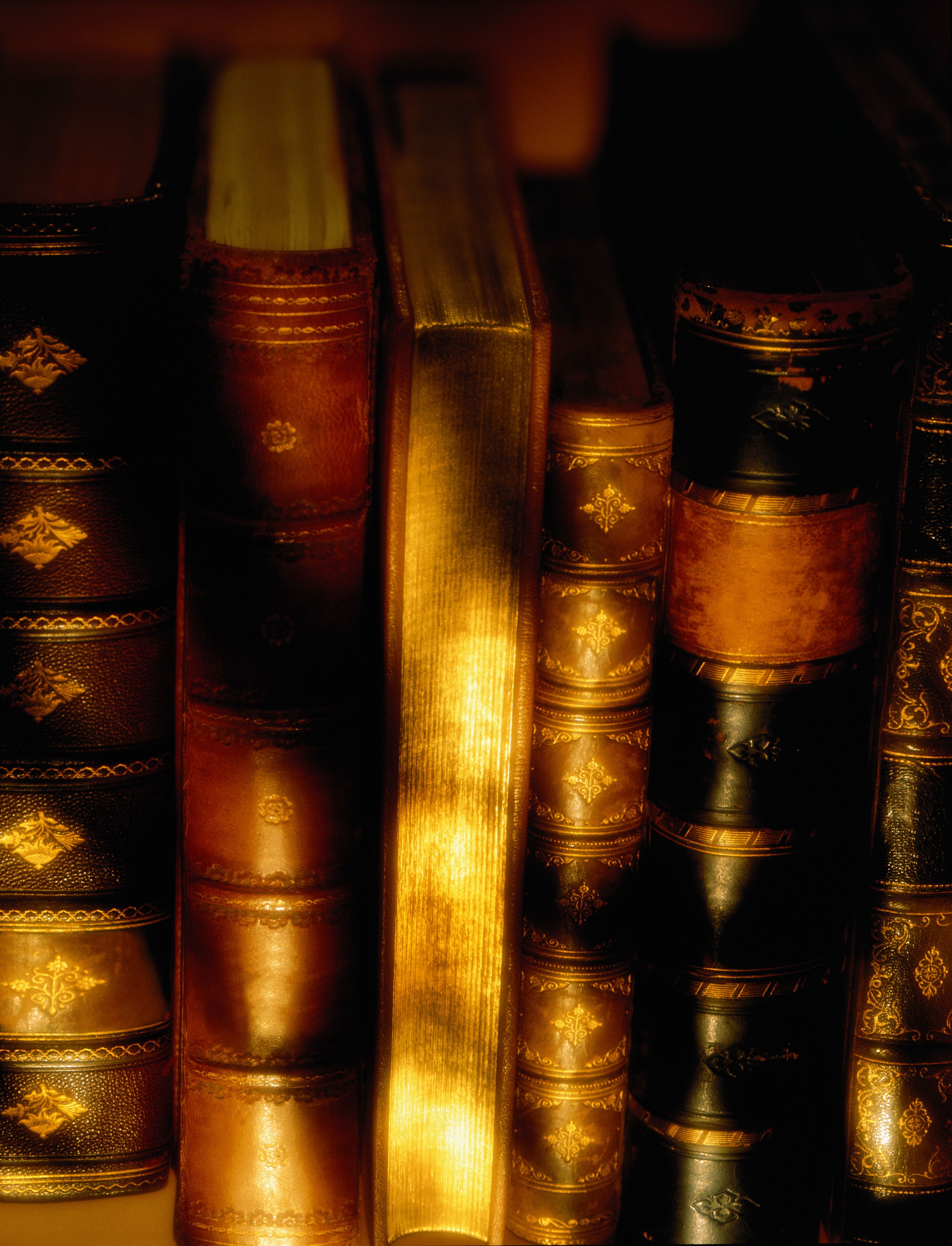 Une rangée de livres anciens