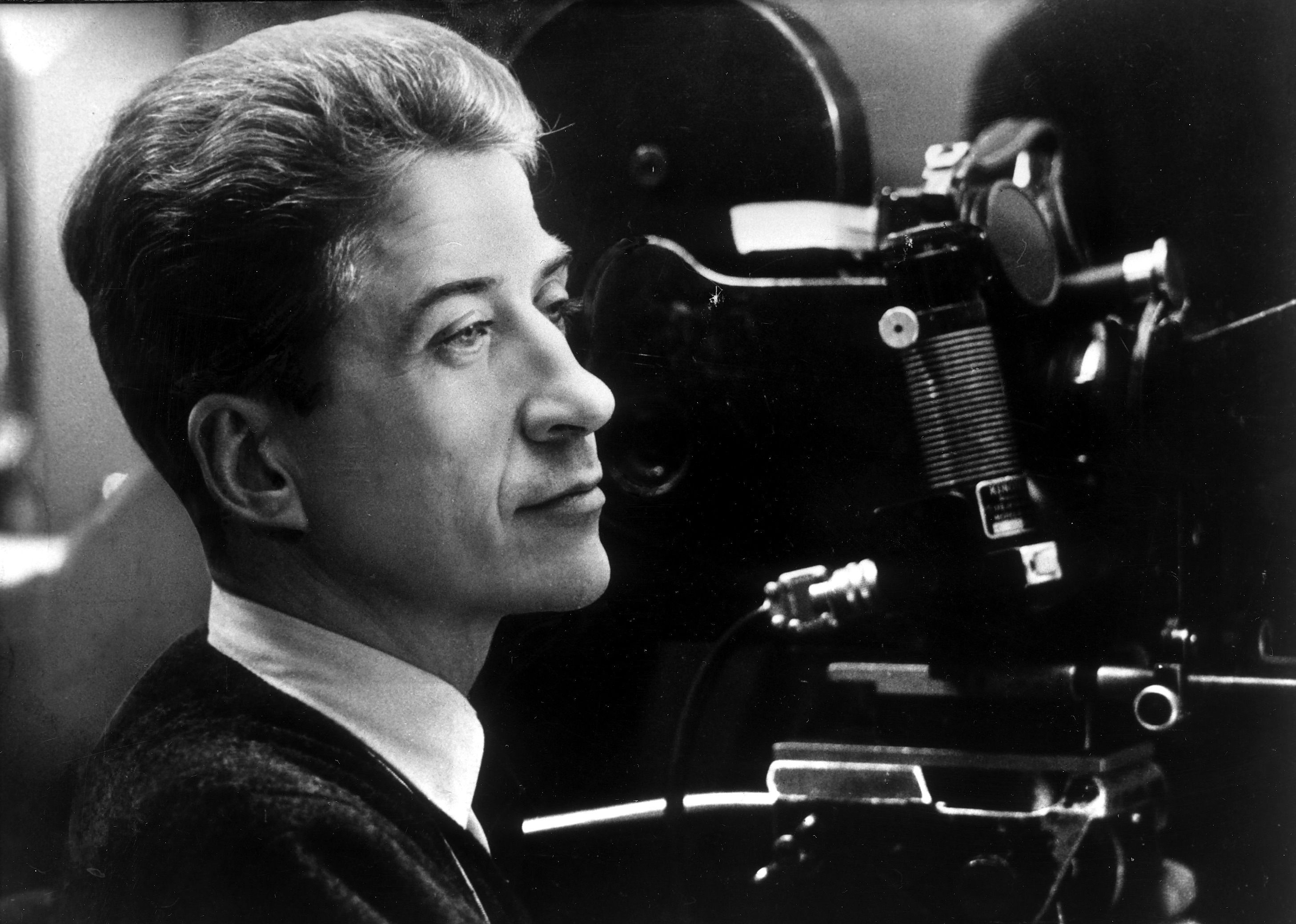 Le réalisateur Alain Resnais, en 1963
