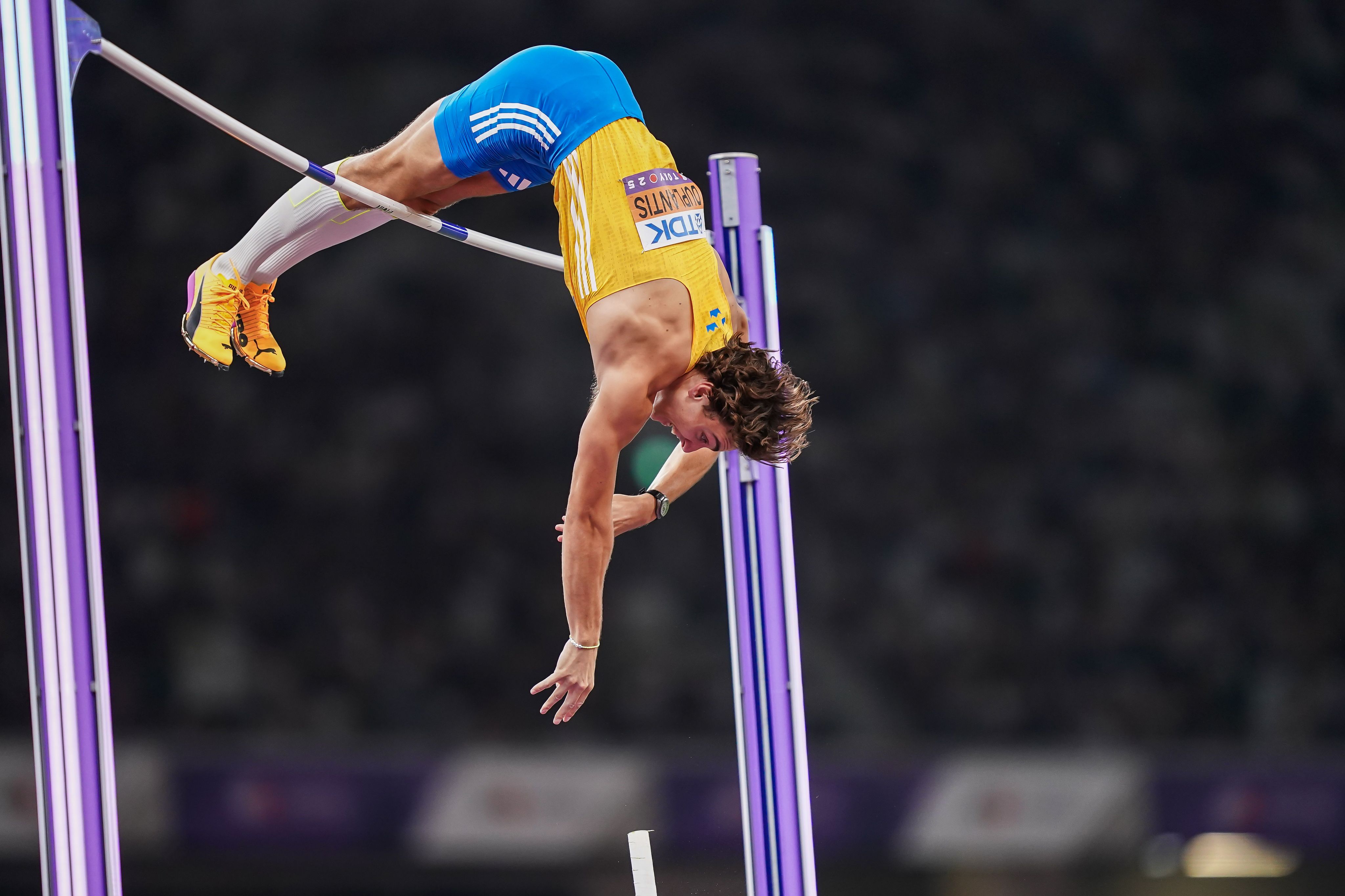 Le Suédois Arnaud Duplantis bat le record du monde de saut à la perche à 6,30 mètres, le 15 septembre 2025, à Tokyo