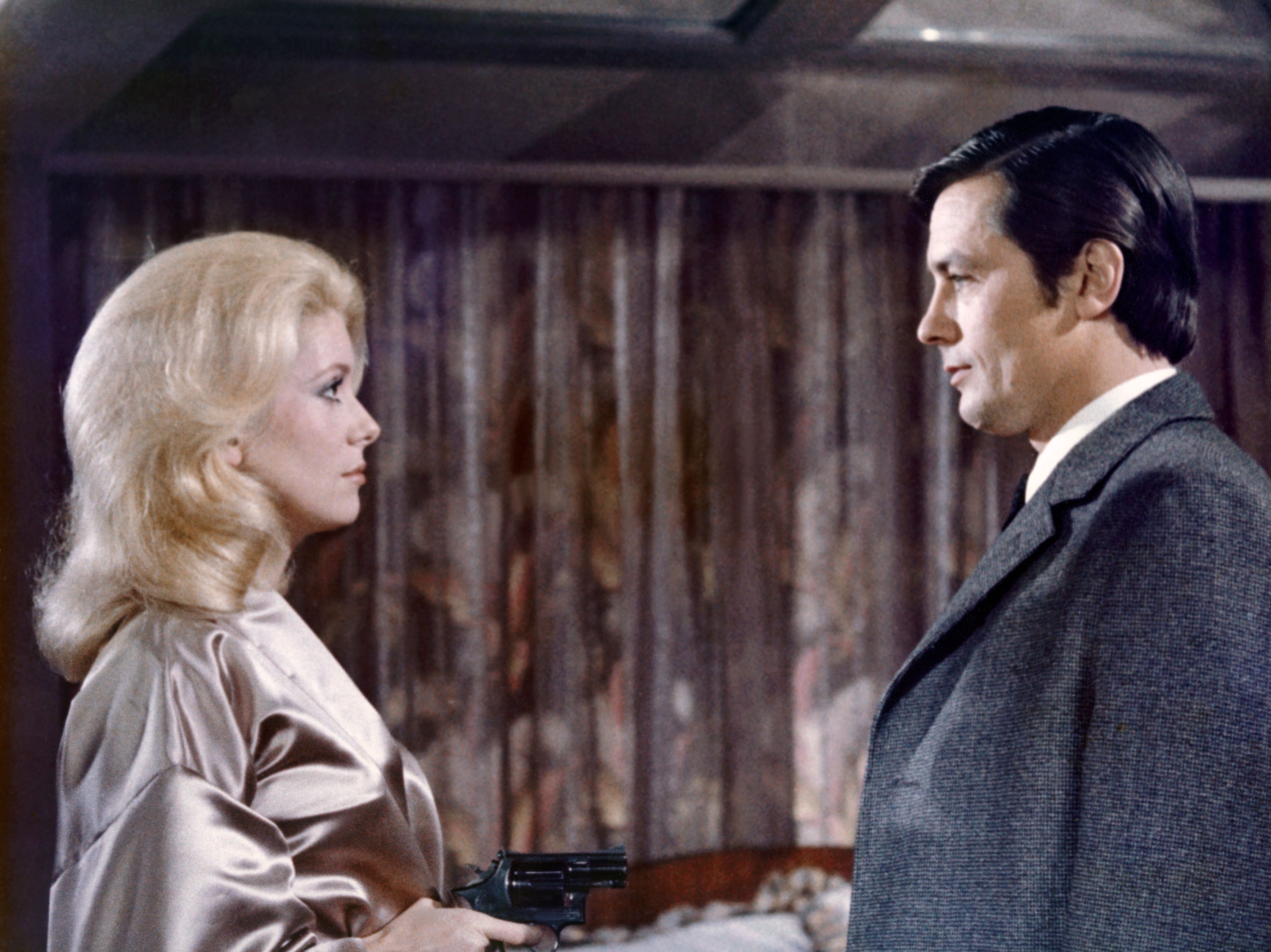 Catherine Deneuve et Alain sur le tournage d'Un Flic (1972) de Jean-Pierre Melville. 