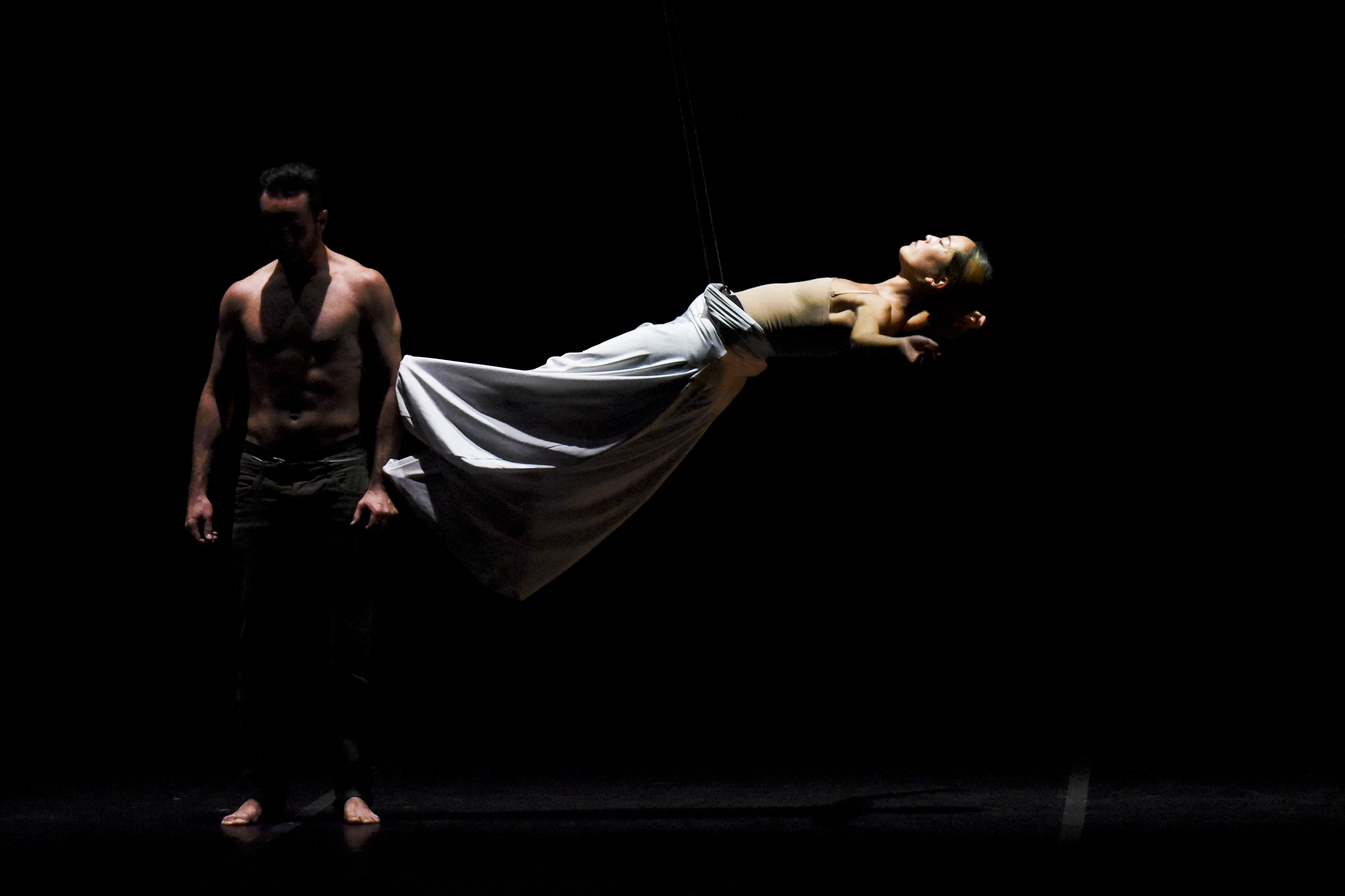 Honji Wang et Sébastien Ramirez de la compagnie Wang Ramirez lors de la 2e Biennale internationale de danse à Cali, 6 novembre 2015.