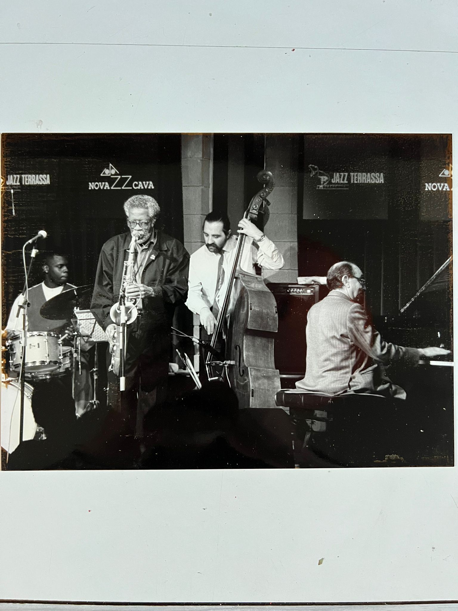 Décembre 1994, Nova Cava Jazz, Terrassa, Espagne : Greg Hutchinson, Hoe Henderson, Pierre Bousaguet, Tete Montoliù