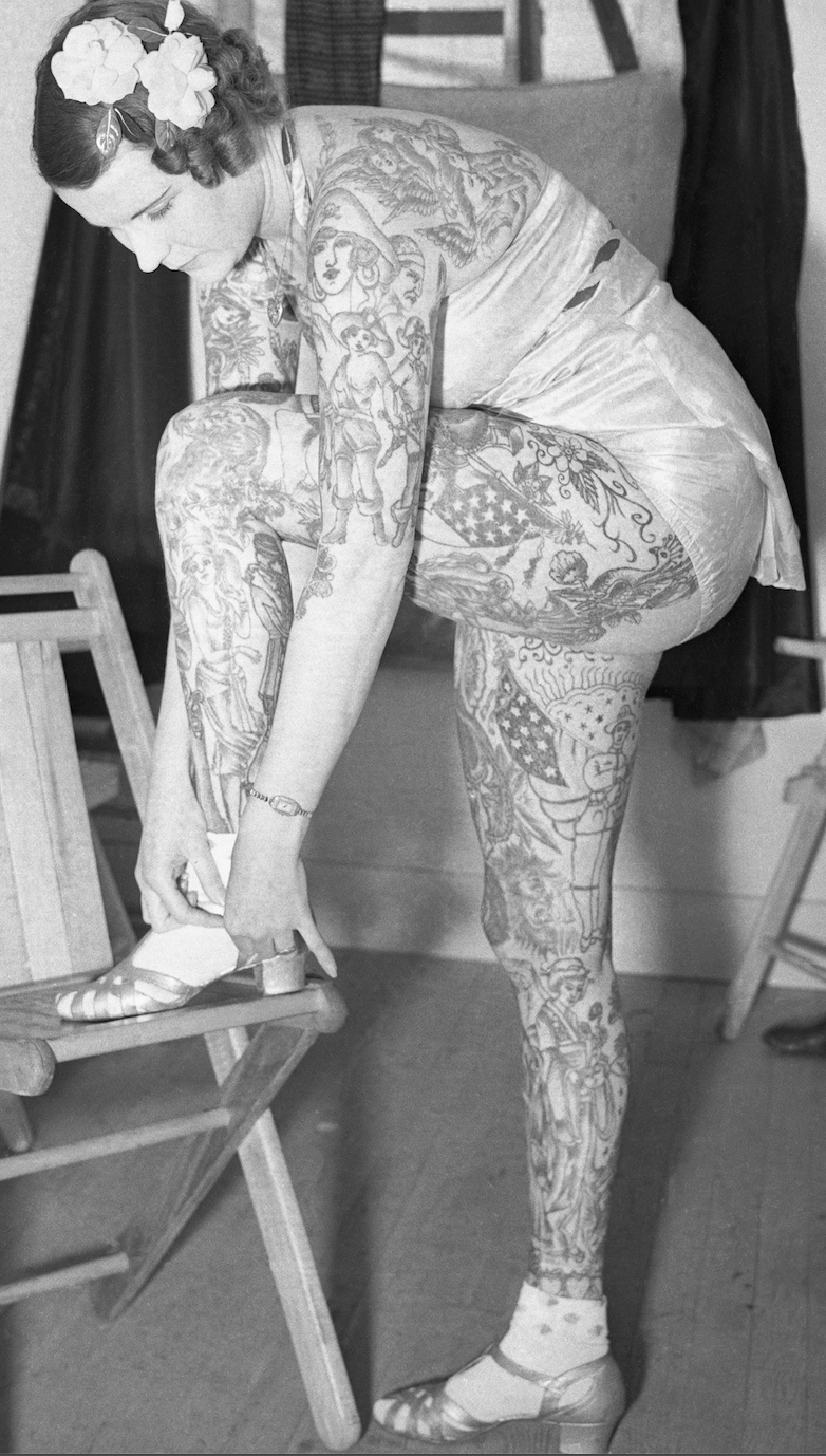 Betty Broadbent avant le spectacle "Strange As It Seems", à New York, en 1932.