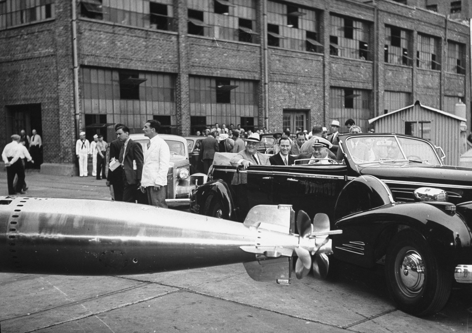 Le président Franklin D. Roosevelt visitant les chantiers navals de Boston en août 1940