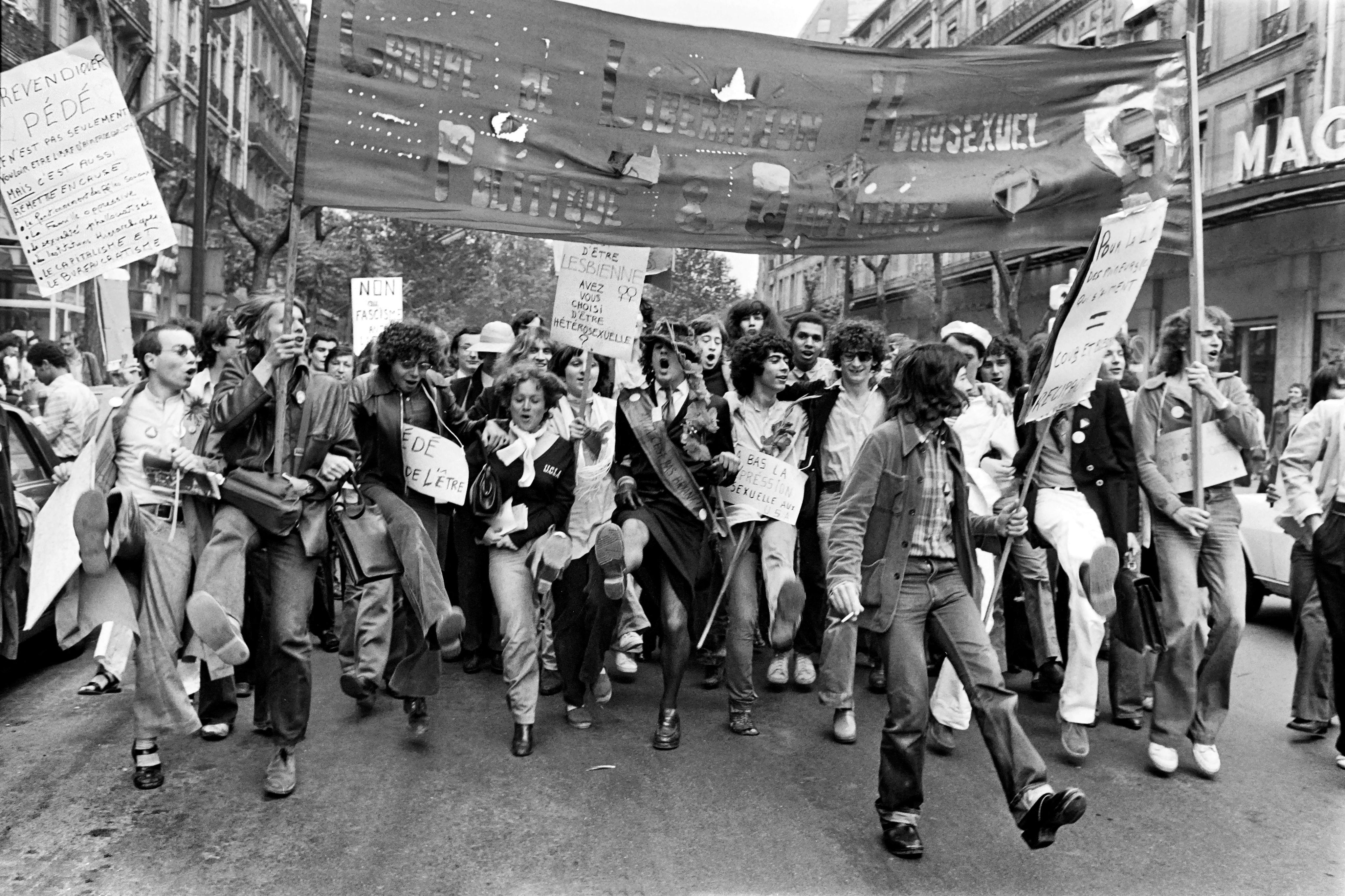 25 juin 1977, première Gay Pride organisée à Paris pour promouvoir les droits des lesbiennes, des gays et des bisexuels