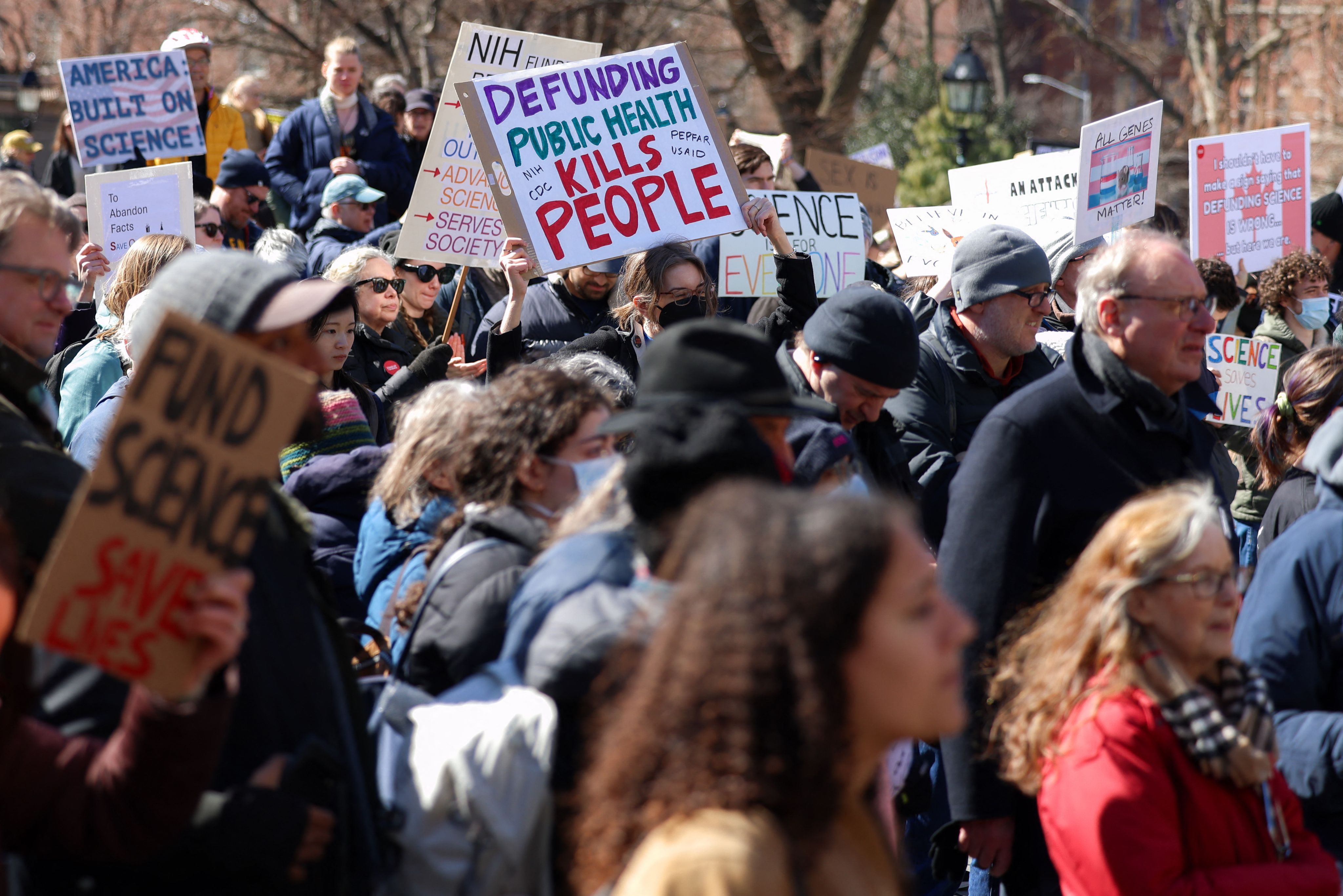 Manifestation : « Stand Up For Science » à Washington Square Park, New York, le 7 mars 2025.