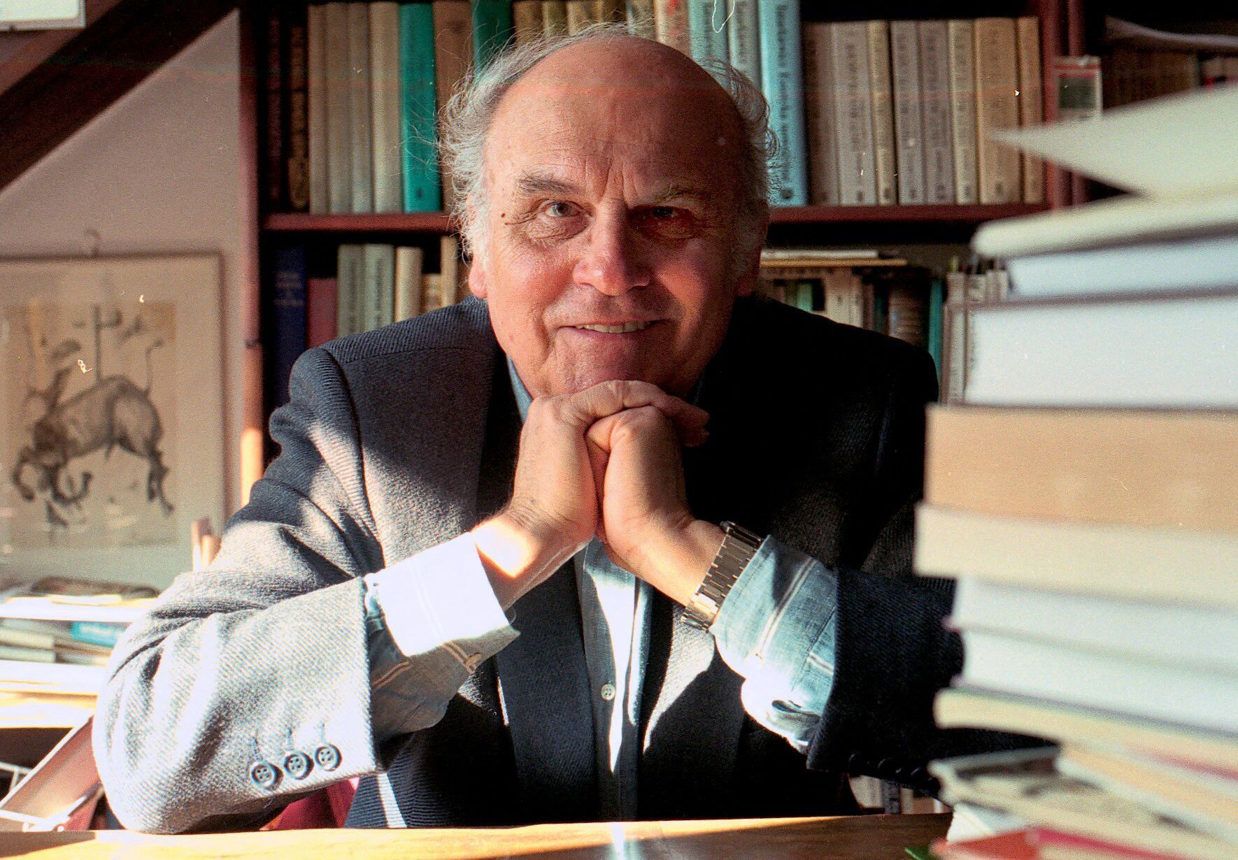 Né en 1932 dans l'actuel Bélarus, le journaliste et écrivain Ryszard Kapuściński est décédé en 2007 à Varsovie, où il est ici photographié, en 2002.