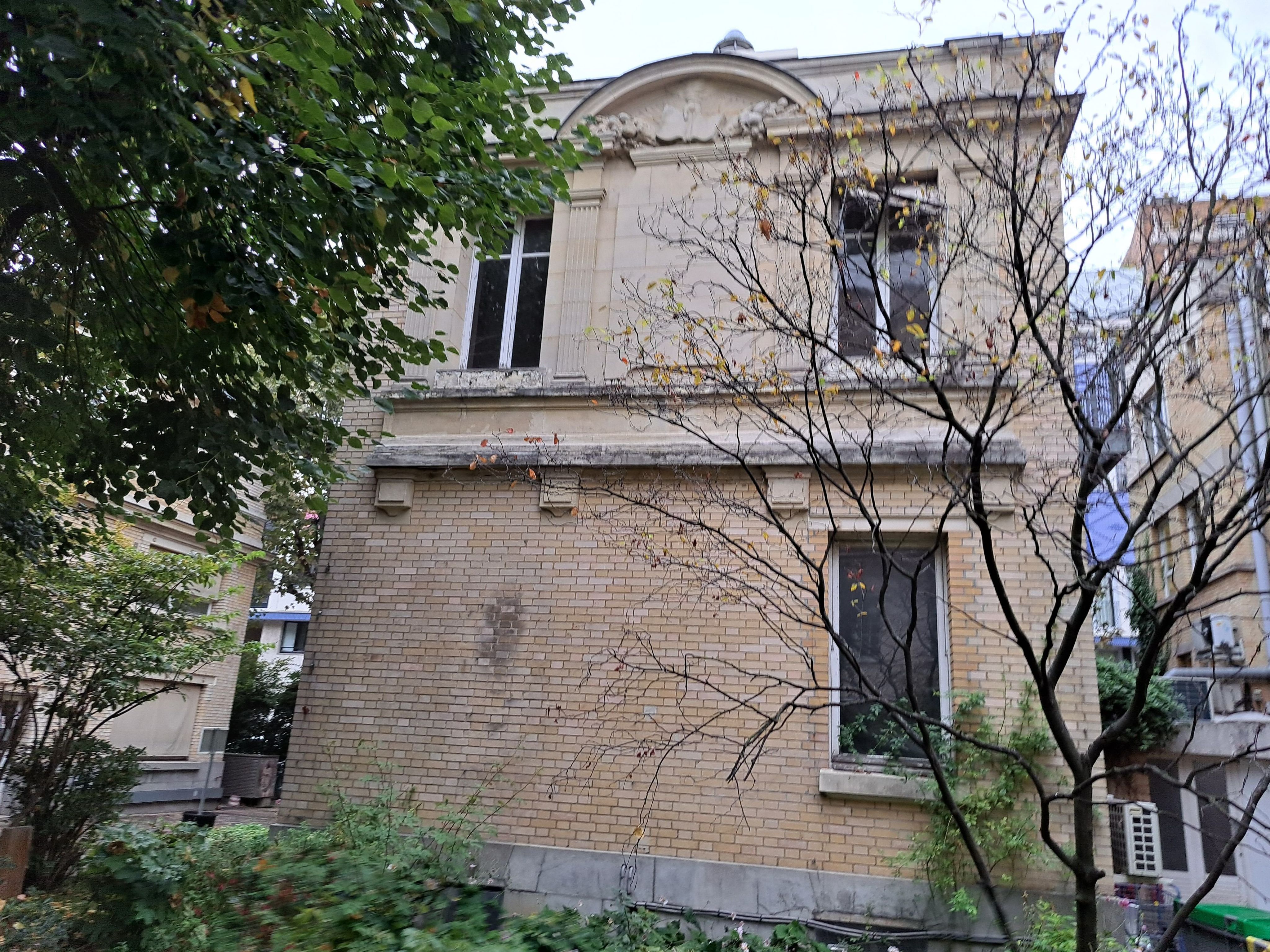 Le pavillon des sources menacé