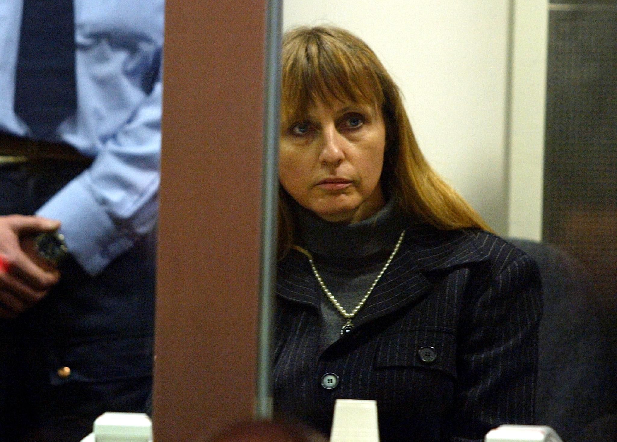 02/03/2004, Arlon (Belgique), Michelle Martin, ex-épouse et complice de Marc Dutroux, dans le box des accusés au deuxième jour de son procès