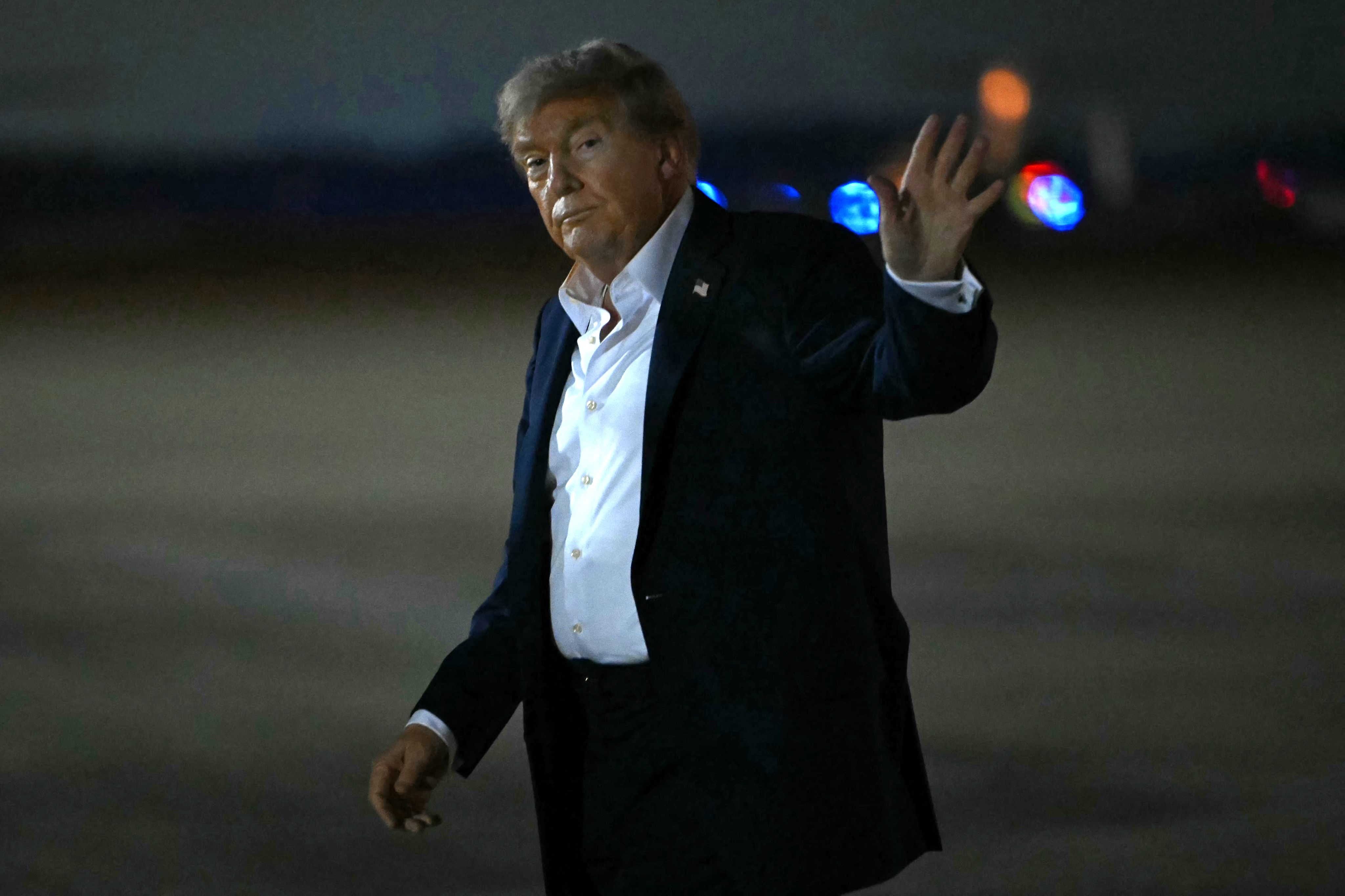 Donald Trump de retour aux Etats-Unis après sa rencontre en Alaska avec Vladimir Poutine