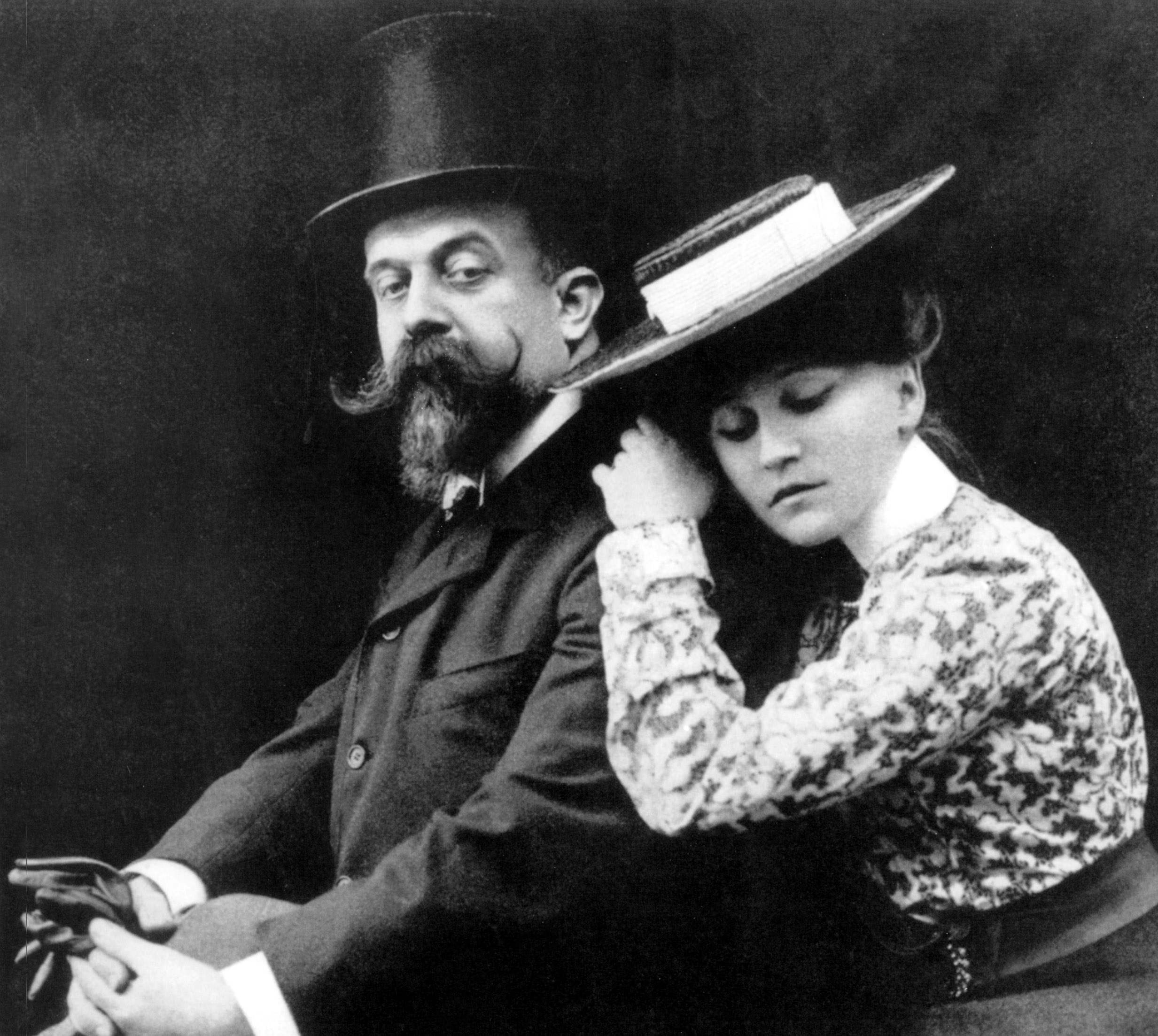 La romancière Colette et son premier mari Willy, en 1902.