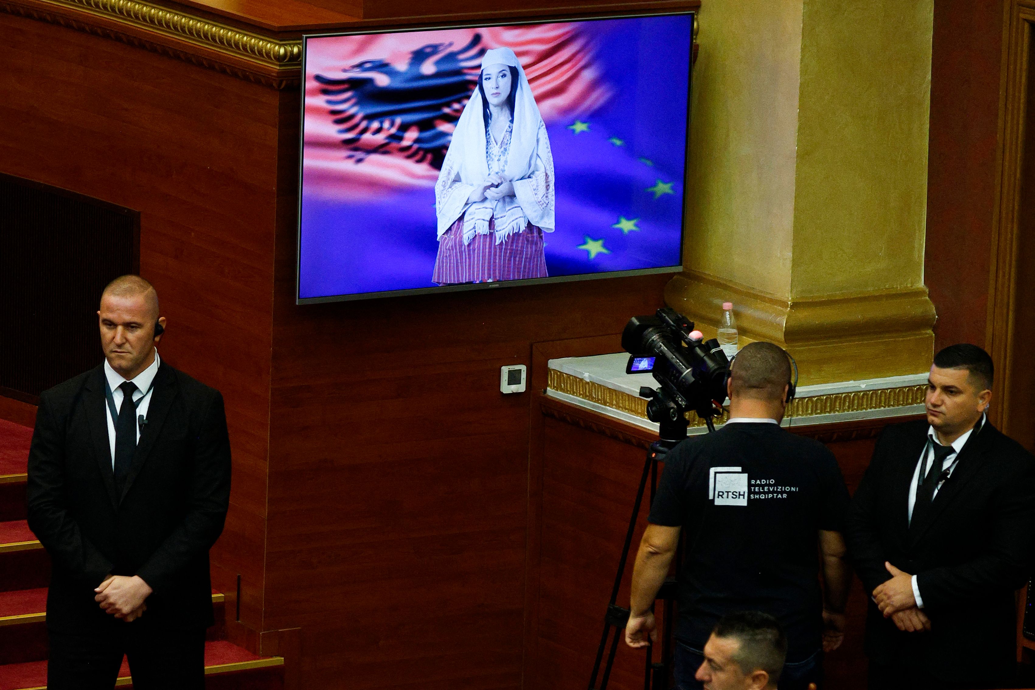De Diella s'adresse au parlement albanais le 18 septembre 2025