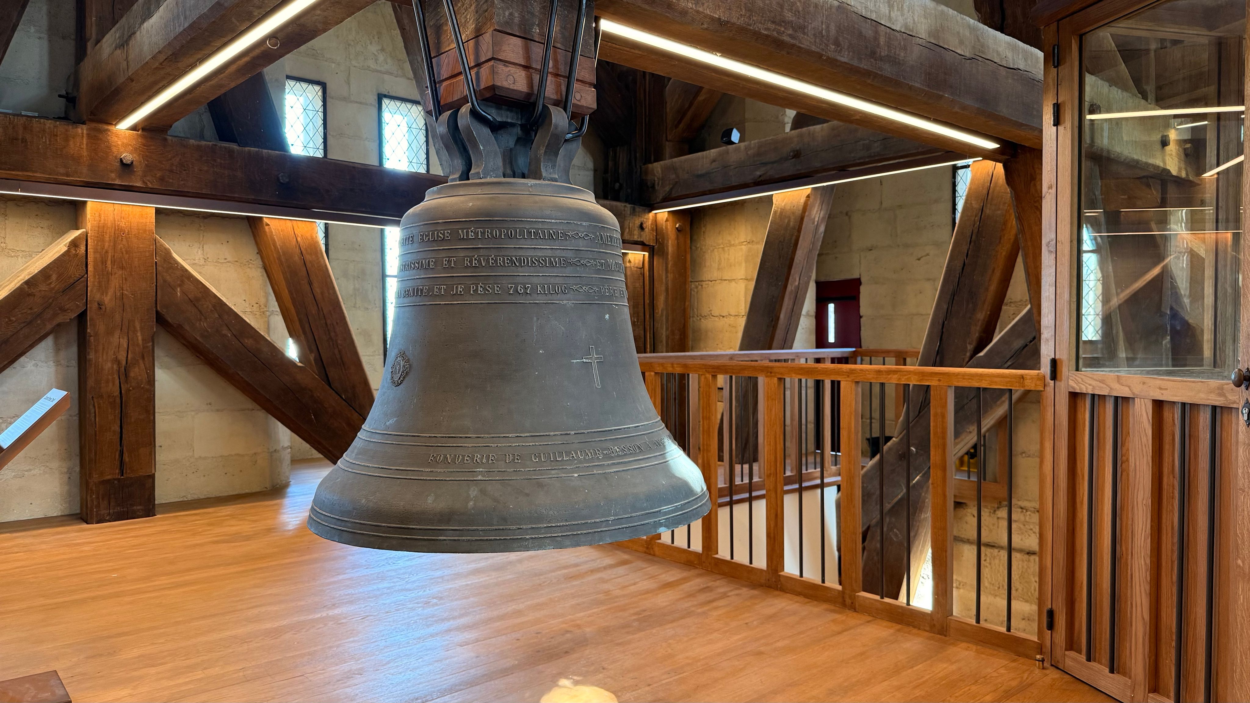 L'une des cloches de Notre-Dame exposée au fil du parcours