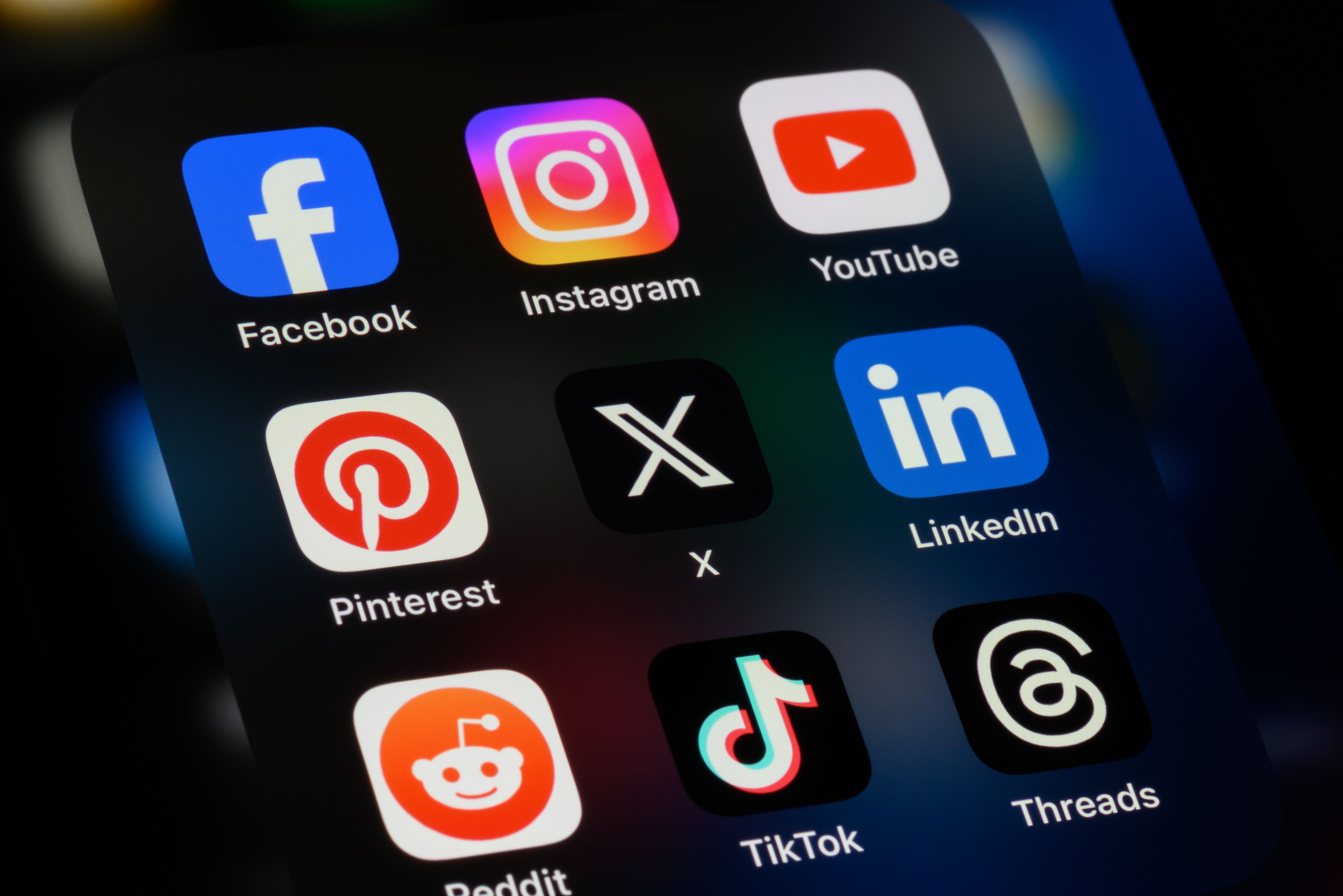 Les médias ou les réseaux sociaux : qui fait l'opinion ?