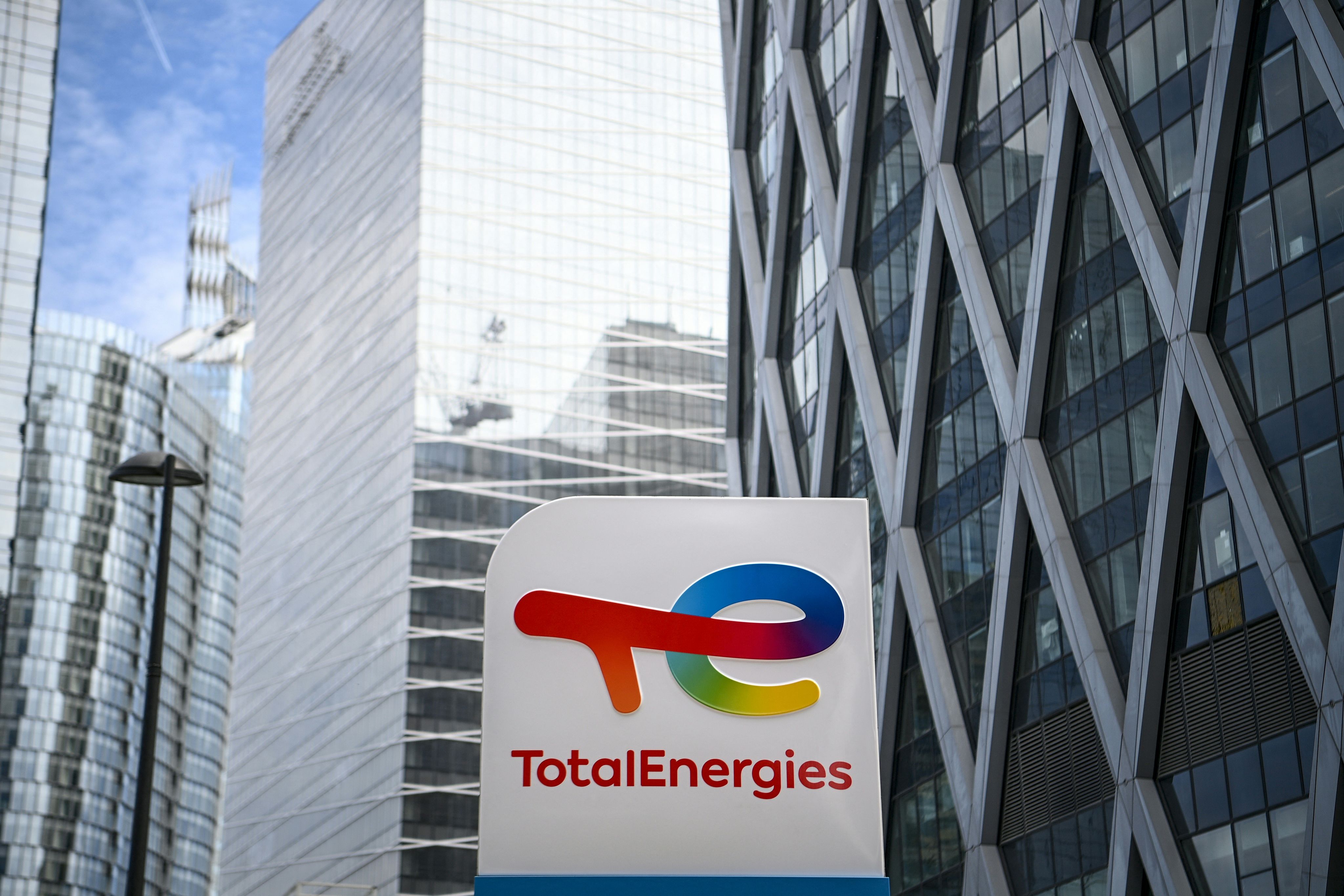 TotalEnergies, qui se présente comme un champion de la transition énergétique, est poursuivie pour "pratiques commerciales trompeuses"