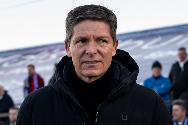 Crystal Palace's Austrian manager Oliver Glasner reacts during an English FA Cup match.