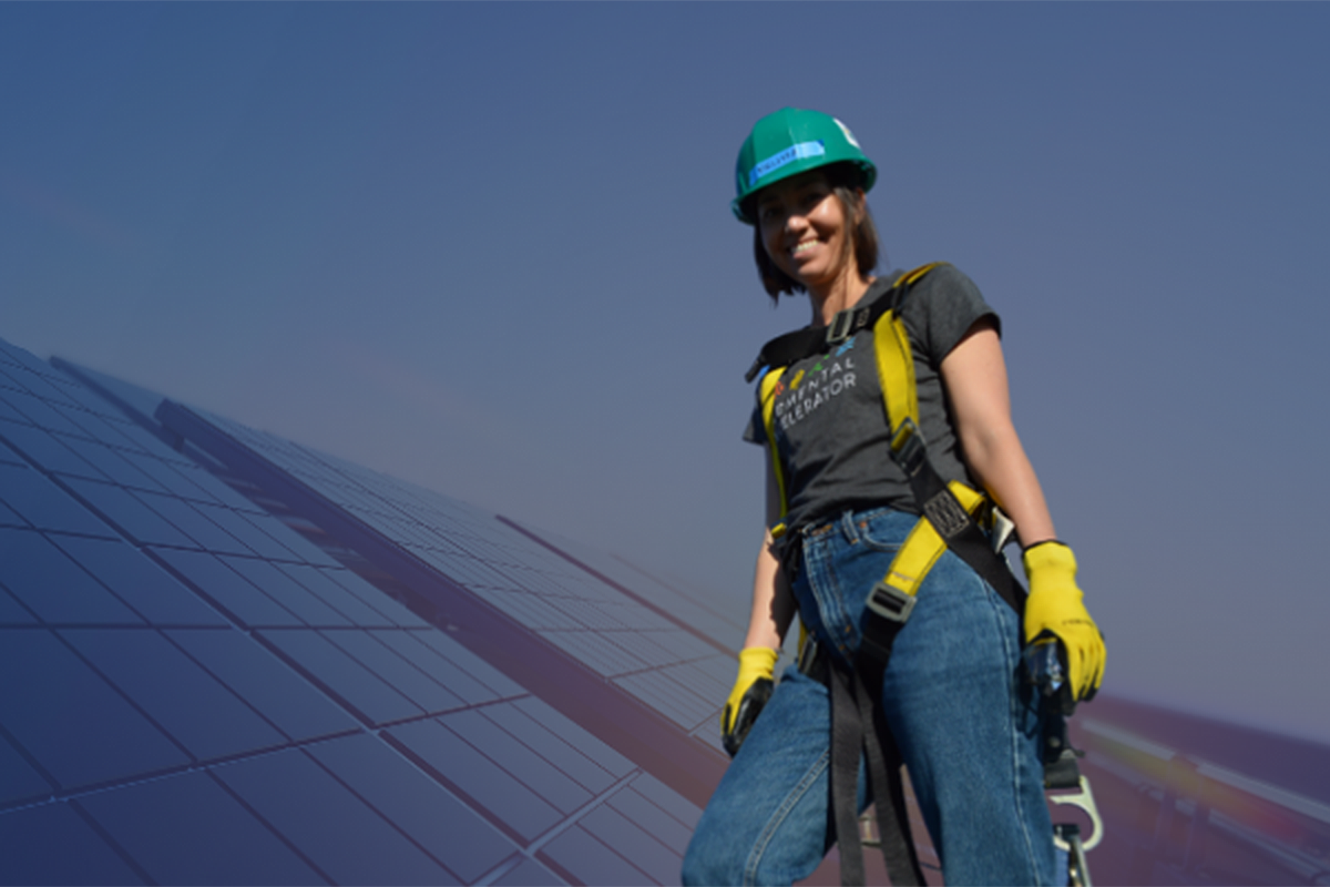 The UN Global Climate Action Awards recognizes the world’s most innovative, scalable and replicable examples of action to tackle climate change since 2011. Photo: UNFCCC A woman worker in a harness next to solar panels.