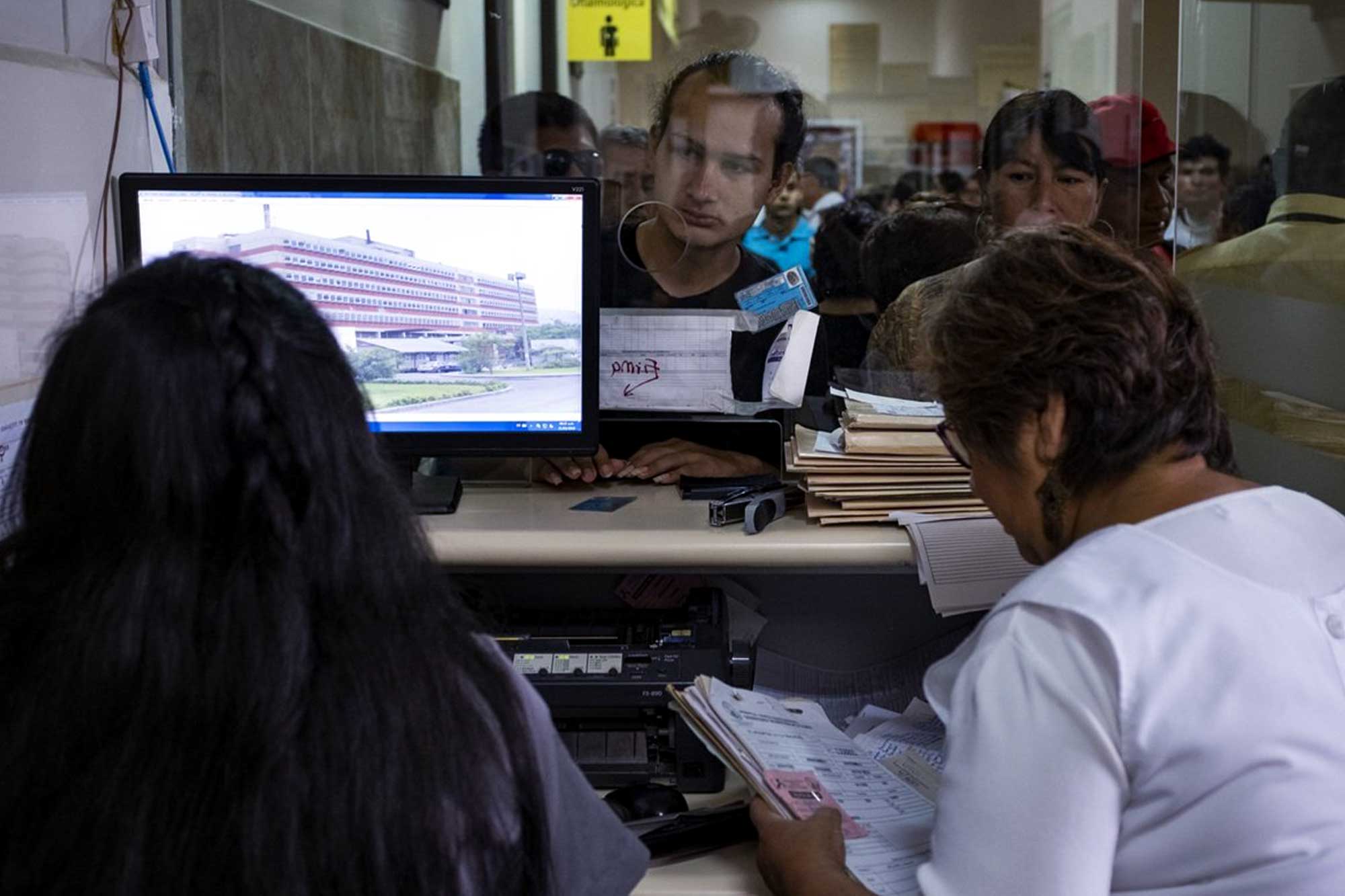 Patients in the reception of the Ophthalmology area at a hospital. Photo: WHO/NOOR/Sebastian Liste Patients in the reception of a hospital.