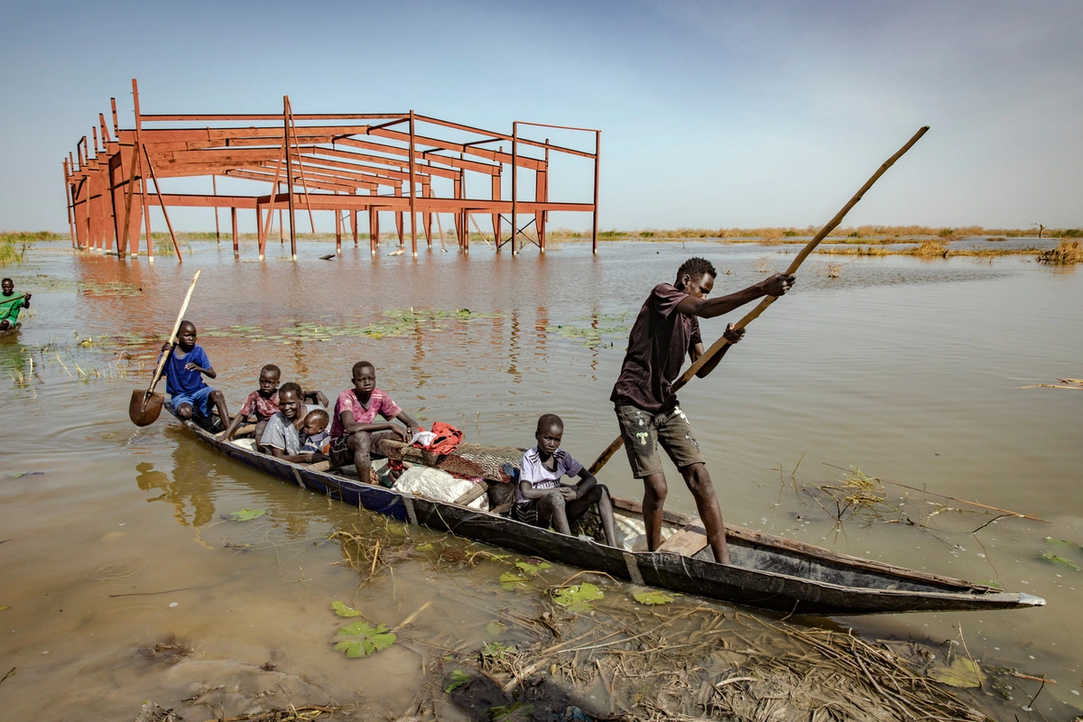 A family arrives in Bentiu in 2023 after being forced to flee their flooded village in South Sudan. Credit: UNHCR/Andrew McConnell